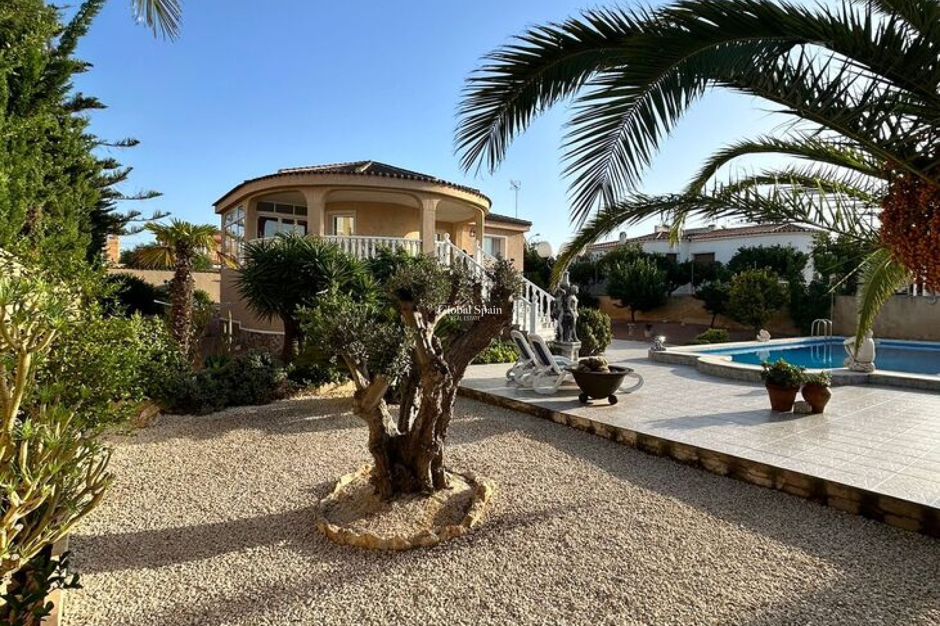 Wiederverkauf - VILLA -
TORREVIEJA - Aguas Nuevas