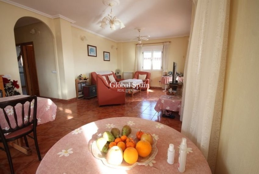 Wiederverkauf - VILLA -
TORREVIEJA - Aguas Nuevas
