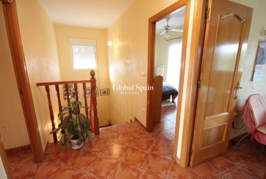 Wiederverkauf - VILLA -
TORREVIEJA - Aguas Nuevas