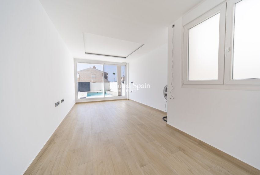 Wiederverkauf - Villa -
TORREVIEJA - Aguas Nuevas