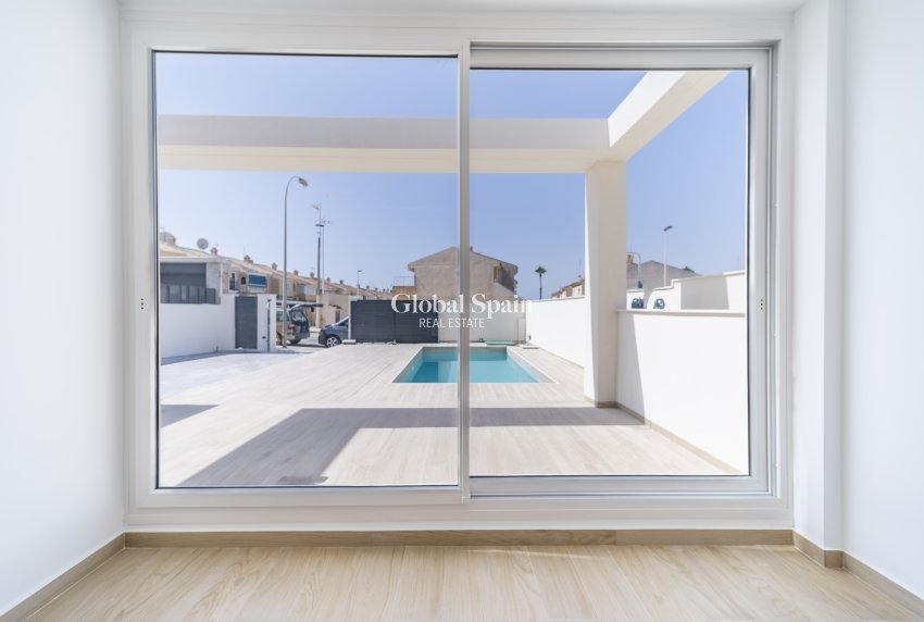 Wiederverkauf - Villa -
TORREVIEJA - Aguas Nuevas