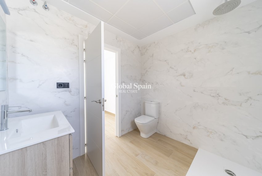 Wiederverkauf - Villa -
TORREVIEJA - Aguas Nuevas