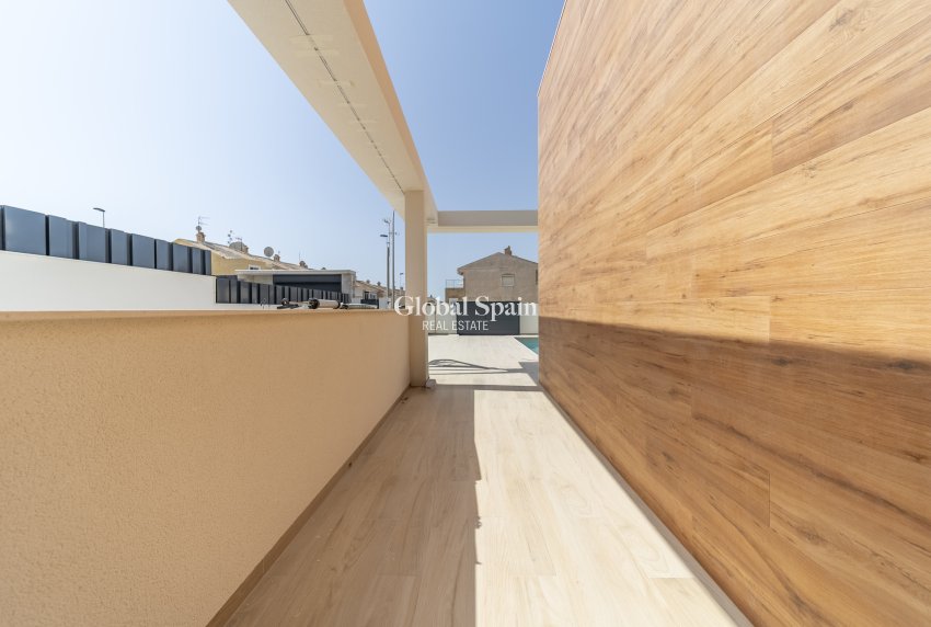 Wiederverkauf - Villa -
TORREVIEJA - Aguas Nuevas