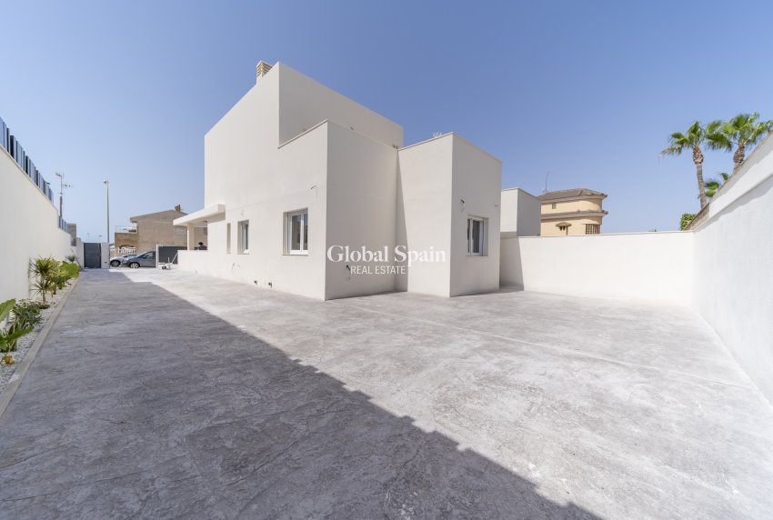 Wiederverkauf - Villa -
TORREVIEJA - Aguas Nuevas