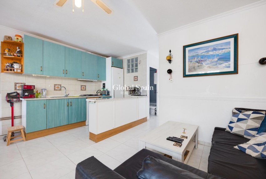 Wiederverkauf - VILLA -
TORREVIEJA - Calas blanca