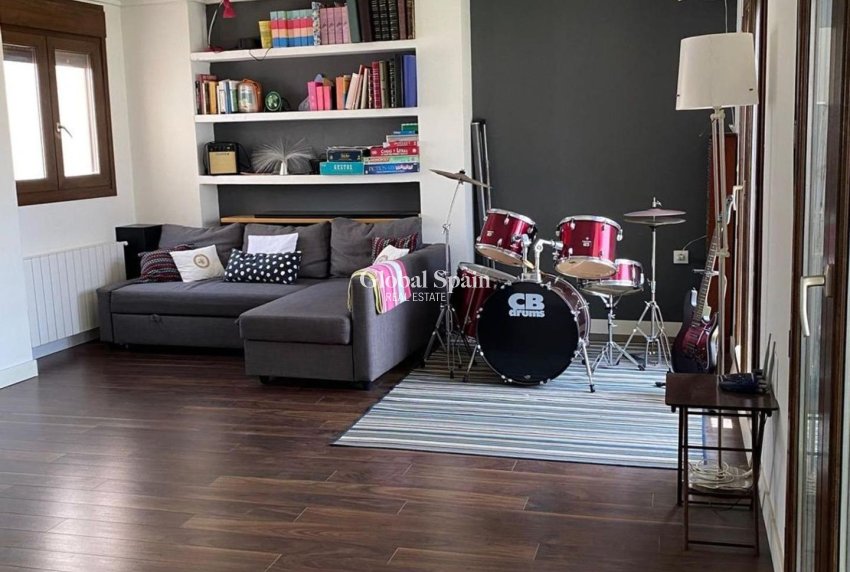 Wiederverkauf - VILLA -
TORREVIEJA - Centro - Muelle Pesquero