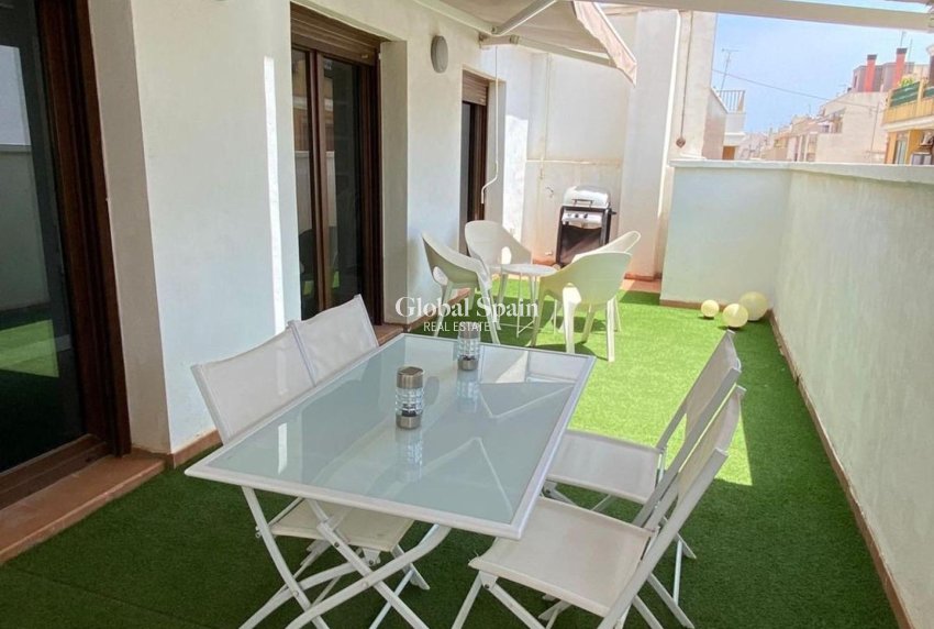 Wiederverkauf - VILLA -
TORREVIEJA - Centro - Muelle Pesquero