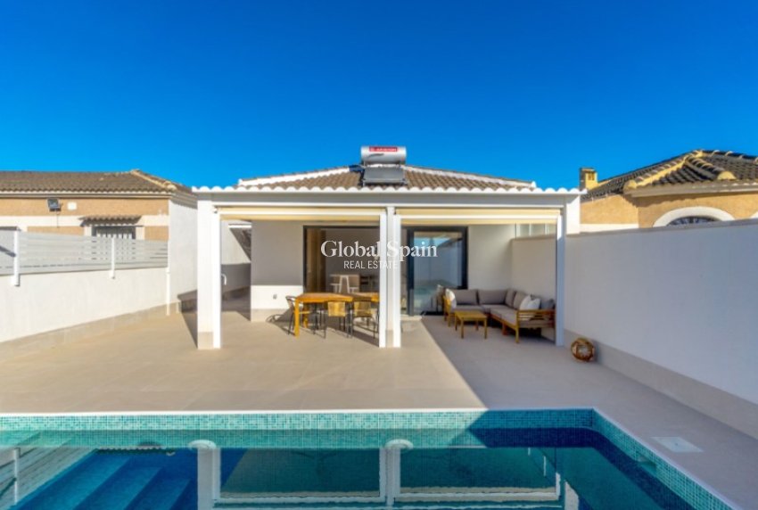 Wiederverkauf - VILLA -
TORREVIEJA - Costa Blanca