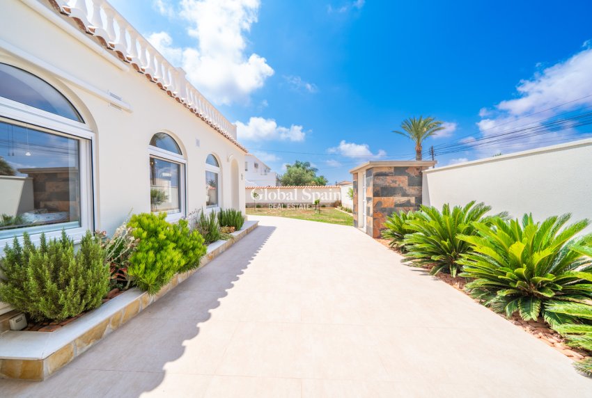 Wiederverkauf - VILLA -
TORREVIEJA - Costa Blanca