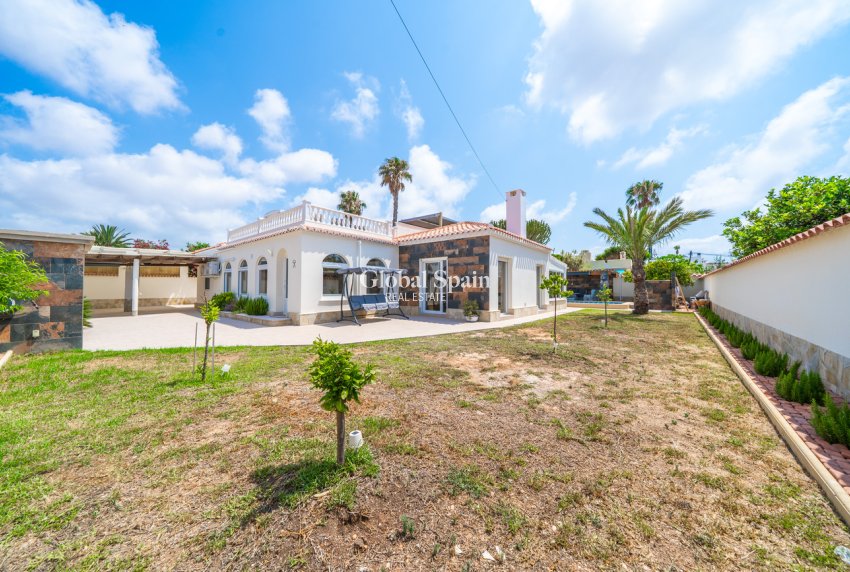 Wiederverkauf - VILLA -
TORREVIEJA - Costa Blanca