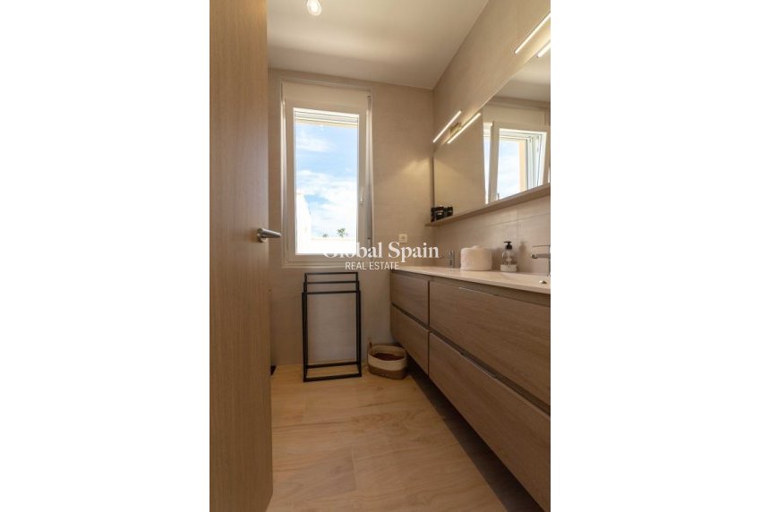 Wiederverkauf - VILLA -
TORREVIEJA - Costa Blanca