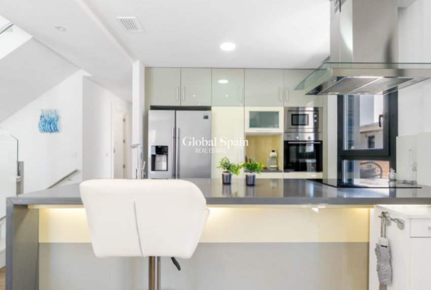 Wiederverkauf - VILLA -
TORREVIEJA - Costa Blanca