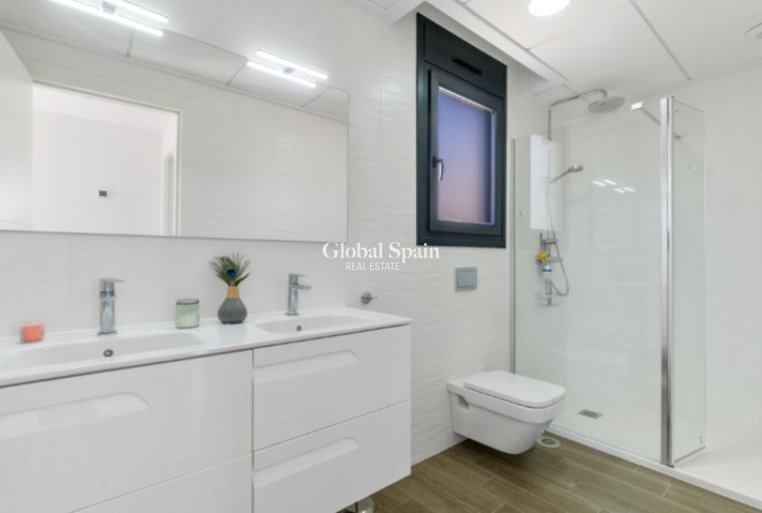 Wiederverkauf - VILLA -
TORREVIEJA - Costa Blanca