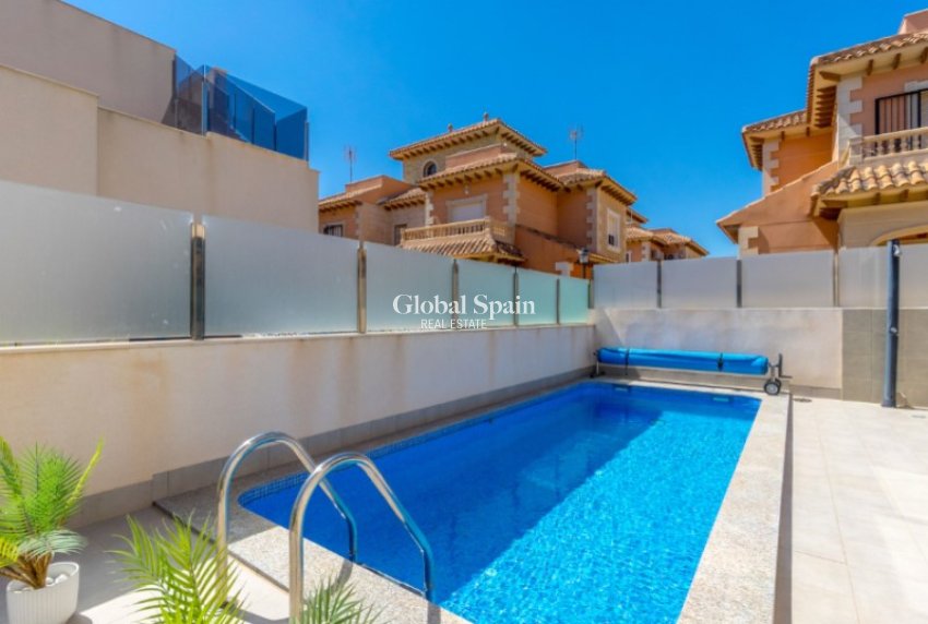 Wiederverkauf - VILLA -
TORREVIEJA - Costa Blanca