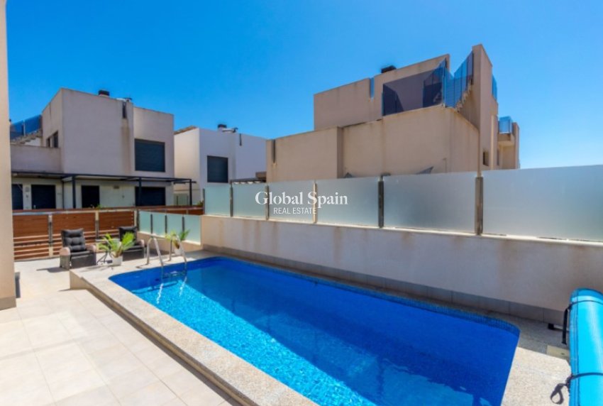 Wiederverkauf - VILLA -
TORREVIEJA - Costa Blanca