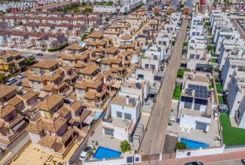 Wiederverkauf - VILLA -
TORREVIEJA - Costa Blanca