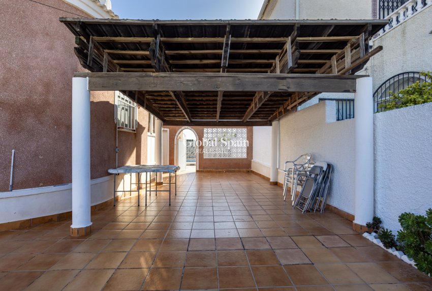 Wiederverkauf - VILLA -
TORREVIEJA - Costa Blanca