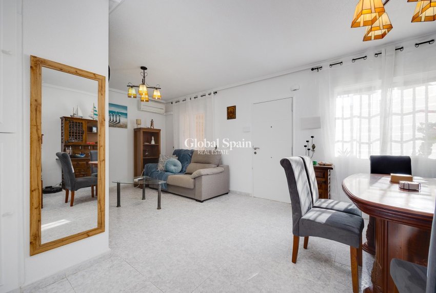 Wiederverkauf - VILLA -
TORREVIEJA - Costa Blanca