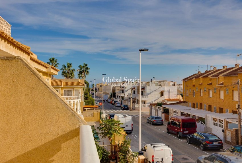 Wiederverkauf - VILLA -
TORREVIEJA - Costa Blanca