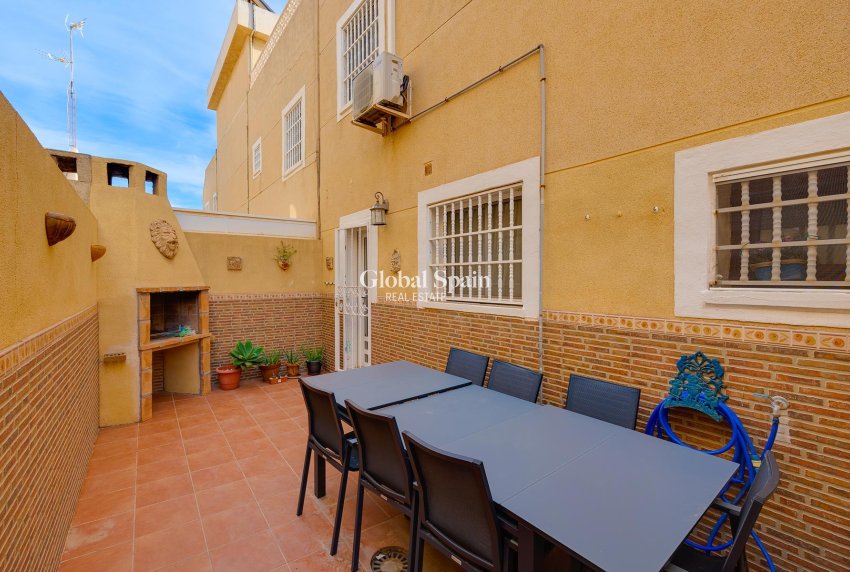 Wiederverkauf - VILLA -
TORREVIEJA - Costa Blanca