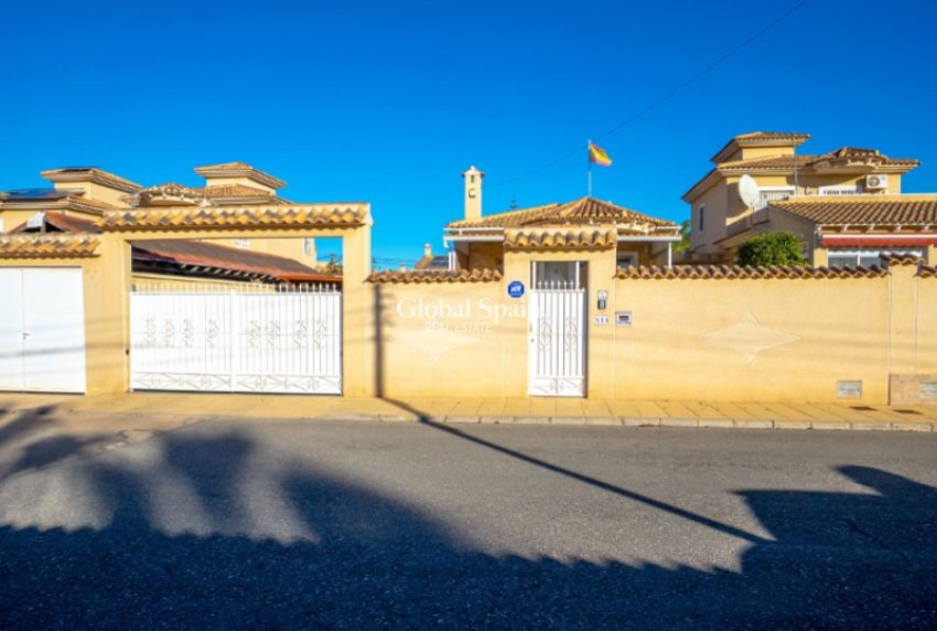 Wiederverkauf - VILLA -
TORREVIEJA - Costa Blanca