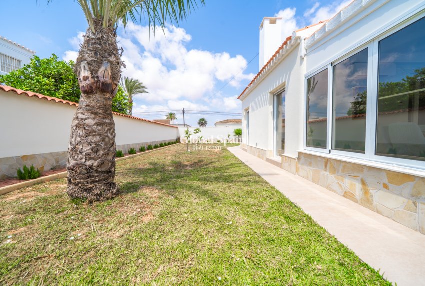 Wiederverkauf - VILLA -
TORREVIEJA - Costa Blanca