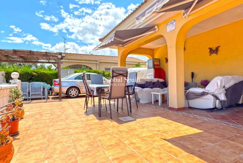 Wiederverkauf - VILLA -
TORREVIEJA - Costa Blanca