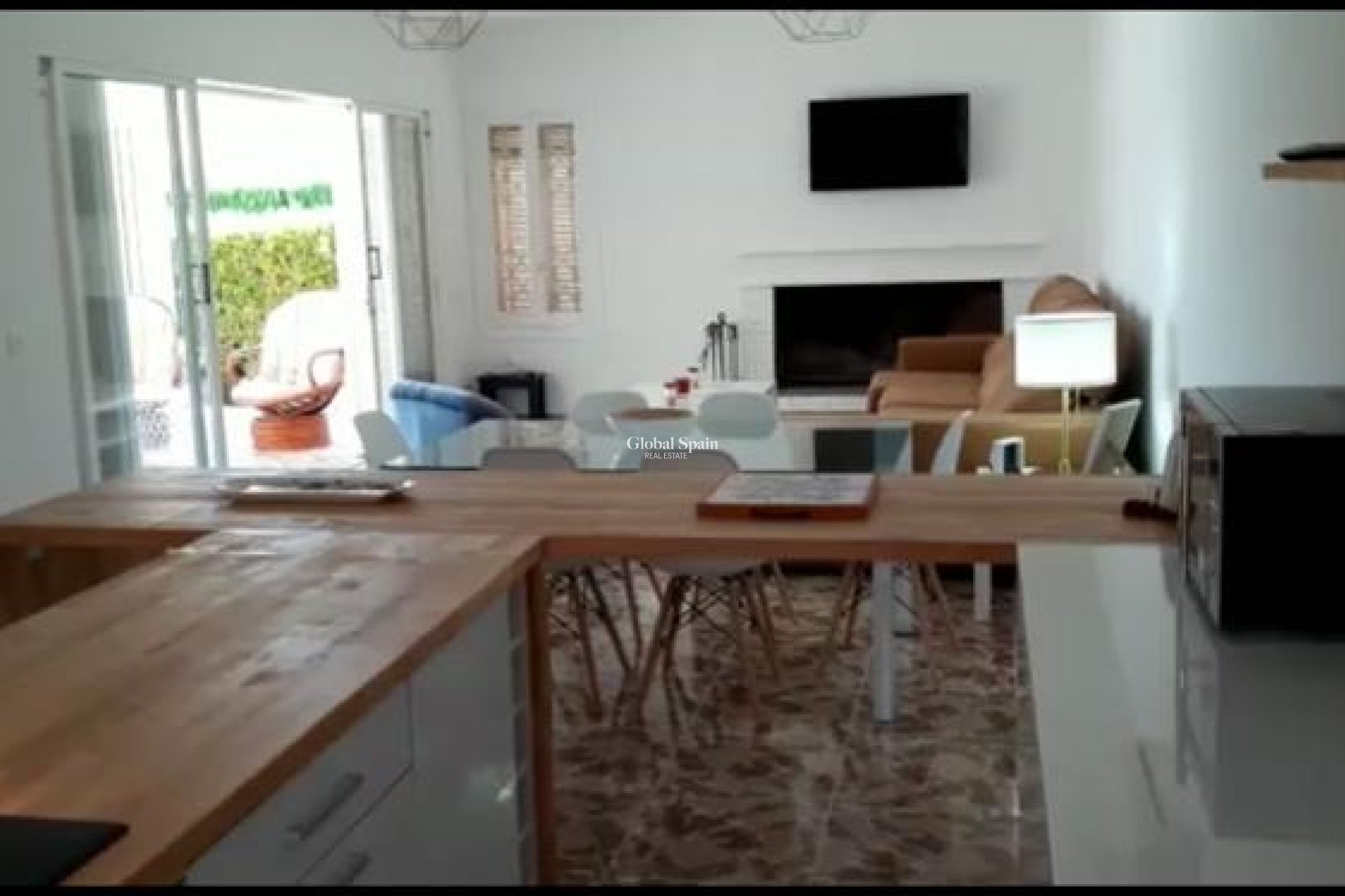Wiederverkauf - VILLA -
TORREVIEJA - Costa Blanca