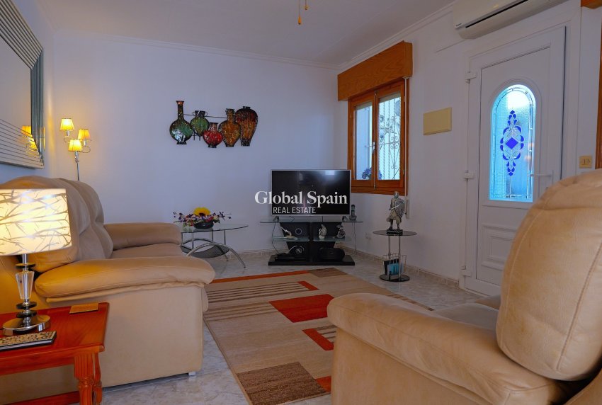 Wiederverkauf - VILLA -
TORREVIEJA - Costa Blanca