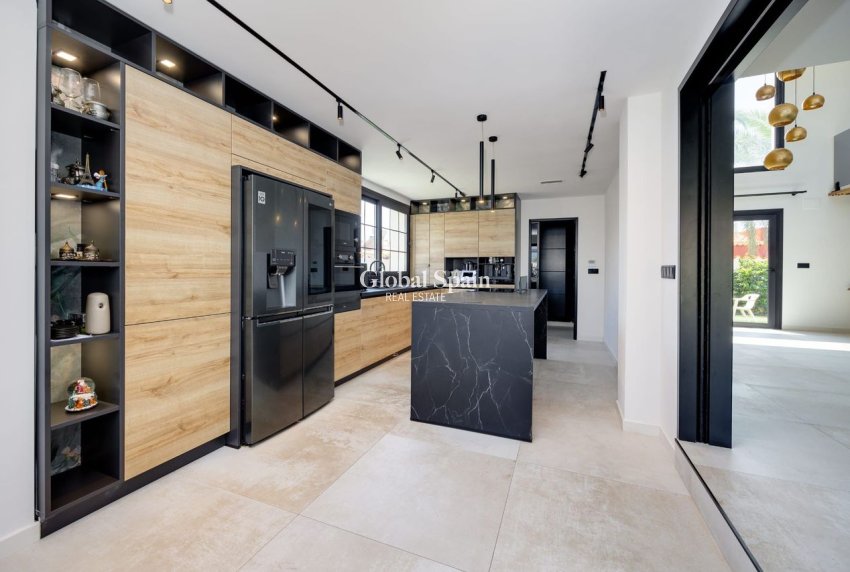 Wiederverkauf - VILLA -
TORREVIEJA - Costa Blanca