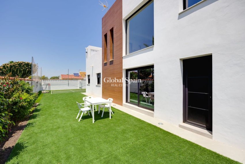 Wiederverkauf - VILLA -
TORREVIEJA - Costa Blanca