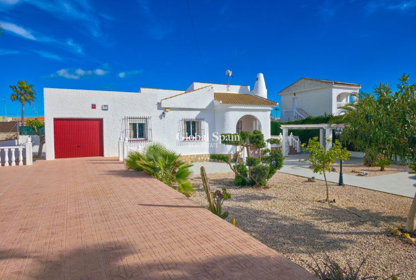Wiederverkauf - VILLA -
TORREVIEJA - Costa Blanca