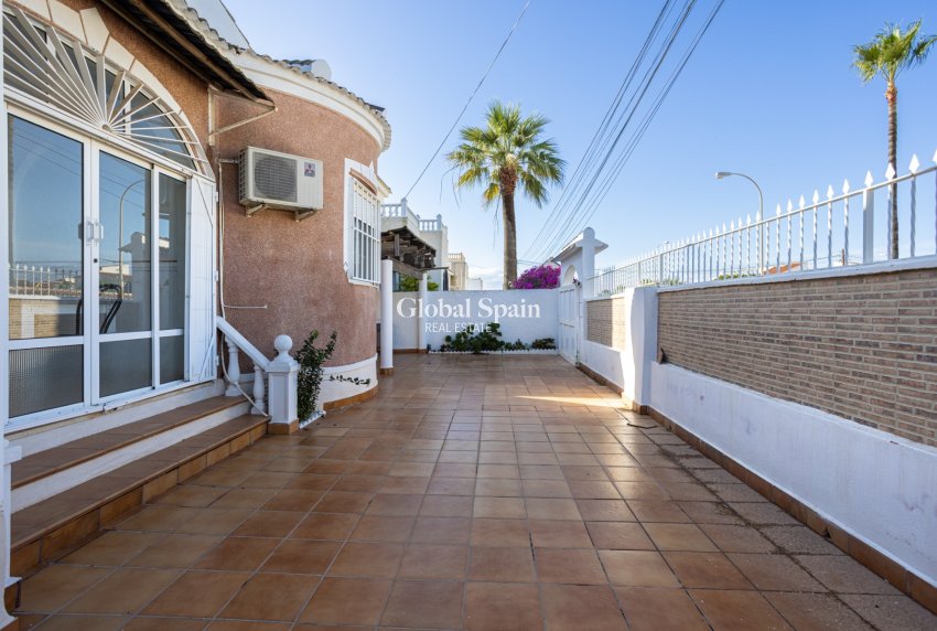 Wiederverkauf - VILLA -
TORREVIEJA - Costa Blanca