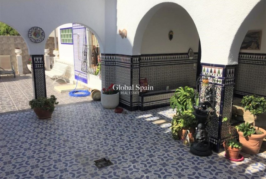 Wiederverkauf - VILLA -
TORREVIEJA - Costa Blanca