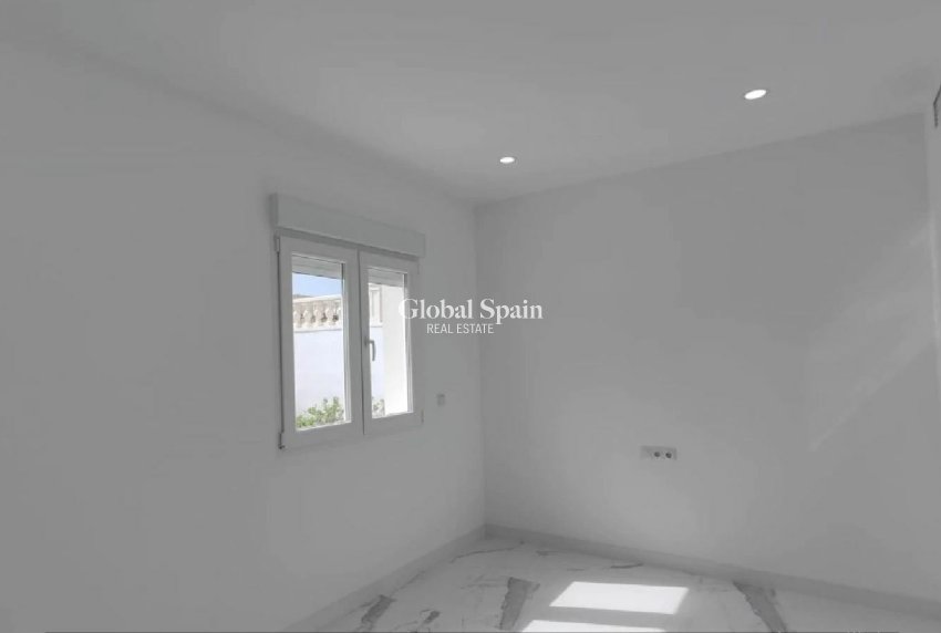 Wiederverkauf - VILLA -
TORREVIEJA - Costa Blanca