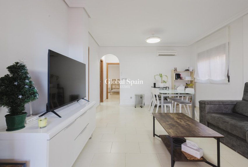 Wiederverkauf - VILLA -
TORREVIEJA - Costa Blanca