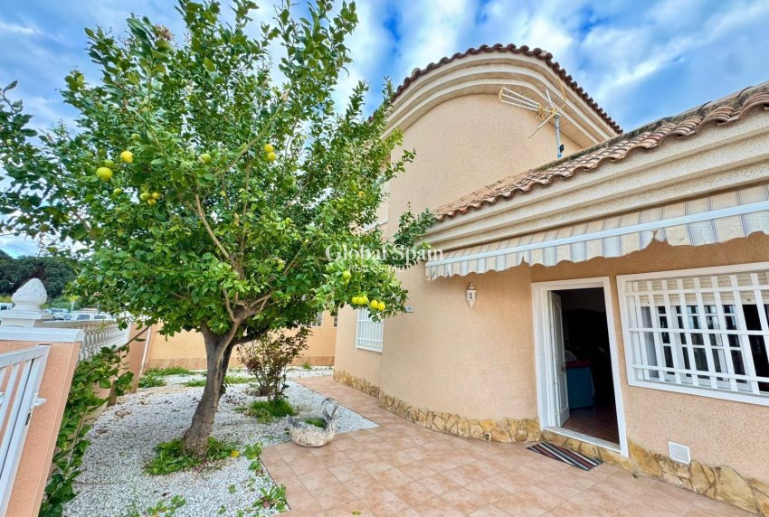 Wiederverkauf - VILLA -
TORREVIEJA - Costa Blanca