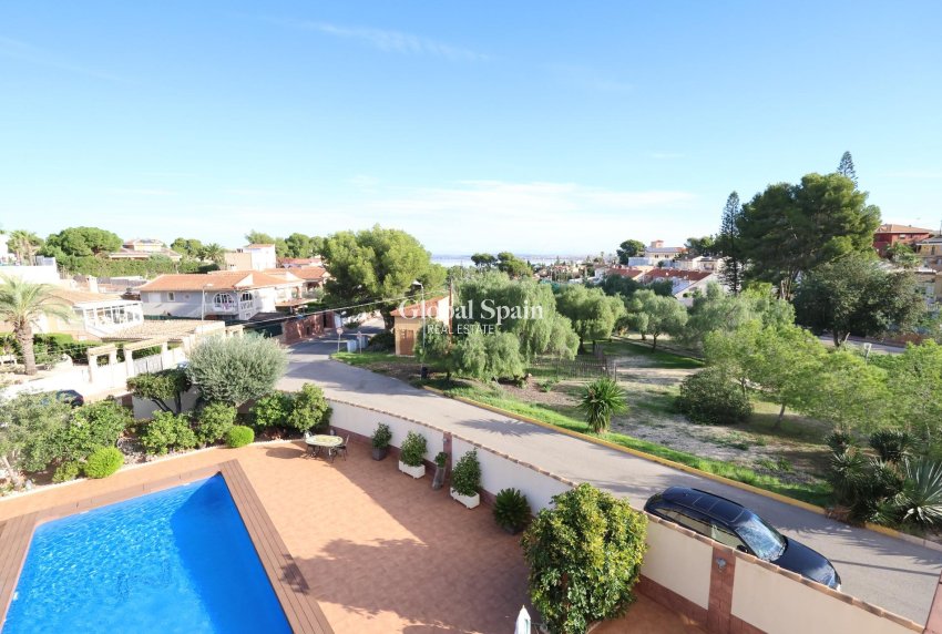 Wiederverkauf - VILLA -
TORREVIEJA - Costa Blanca