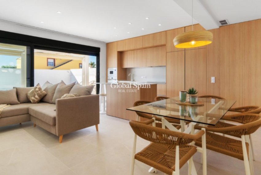 Wiederverkauf - VILLA -
TORREVIEJA - Costa Blanca