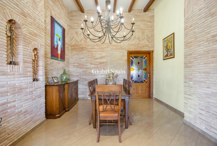 Wiederverkauf - VILLA -
TORREVIEJA - Costa Blanca