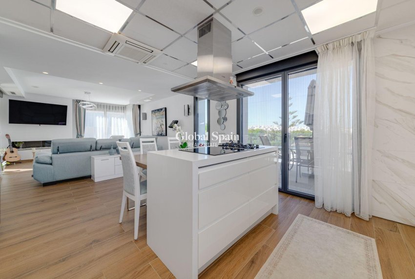 Wiederverkauf - VILLA -
TORREVIEJA - Costa Blanca