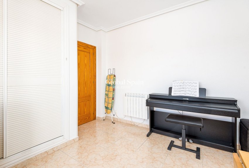 Wiederverkauf - VILLA -
TORREVIEJA - Costa Blanca