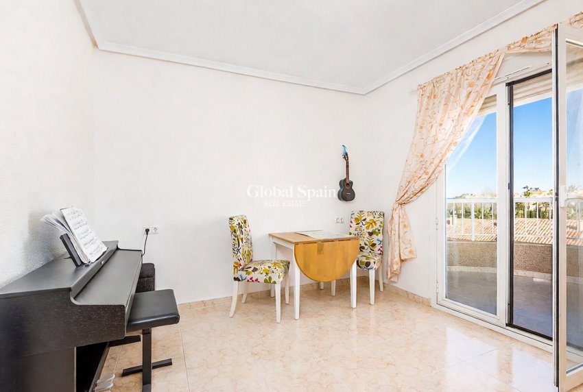 Wiederverkauf - VILLA -
TORREVIEJA - Costa Blanca