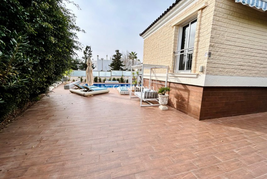 Wiederverkauf - VILLA -
TORREVIEJA - Costa Blanca