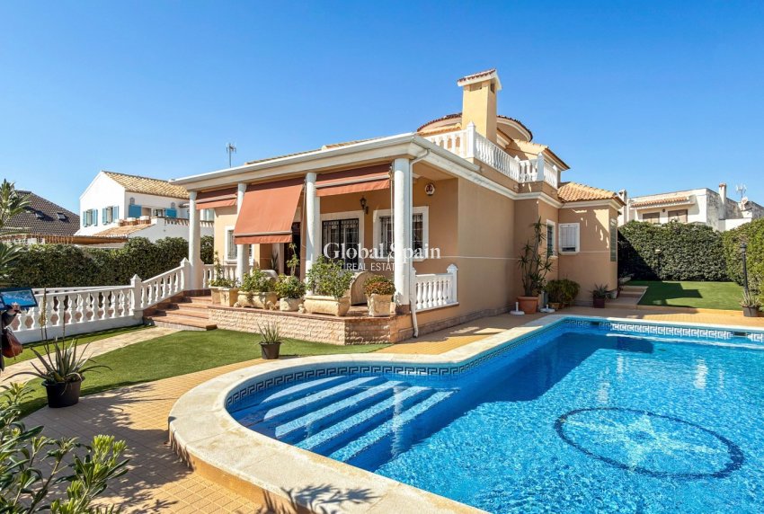 Wiederverkauf - VILLA -
TORREVIEJA - Costa Blanca