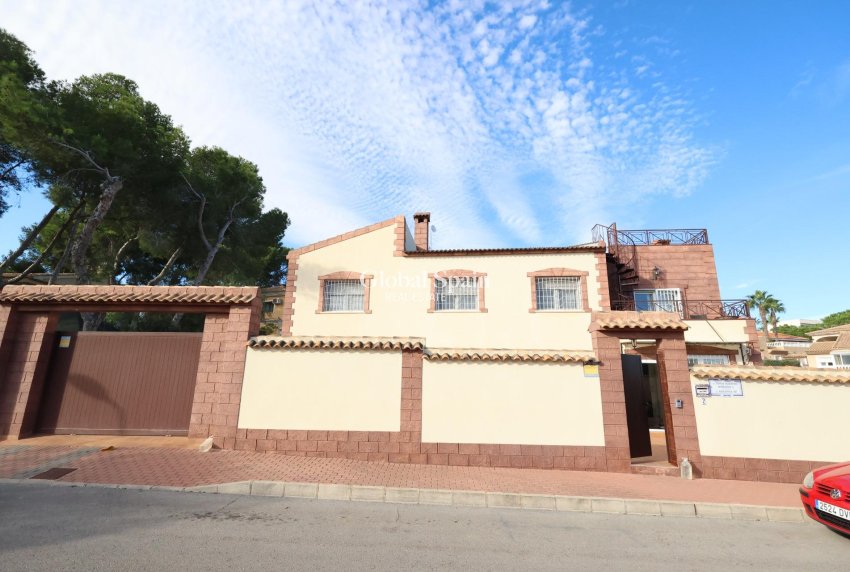 Wiederverkauf - VILLA -
TORREVIEJA - Costa Blanca