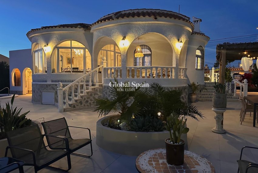 Wiederverkauf - VILLA -
TORREVIEJA - Costa Blanca