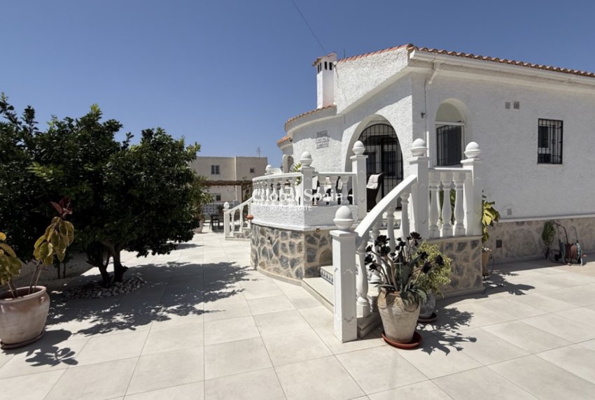 Wiederverkauf - VILLA -
TORREVIEJA - Costa Blanca