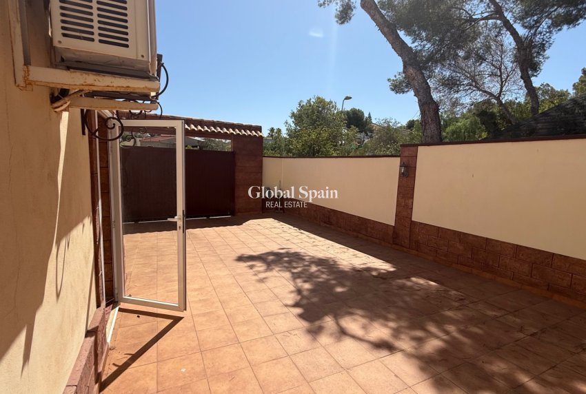 Wiederverkauf - VILLA -
TORREVIEJA - Costa Blanca