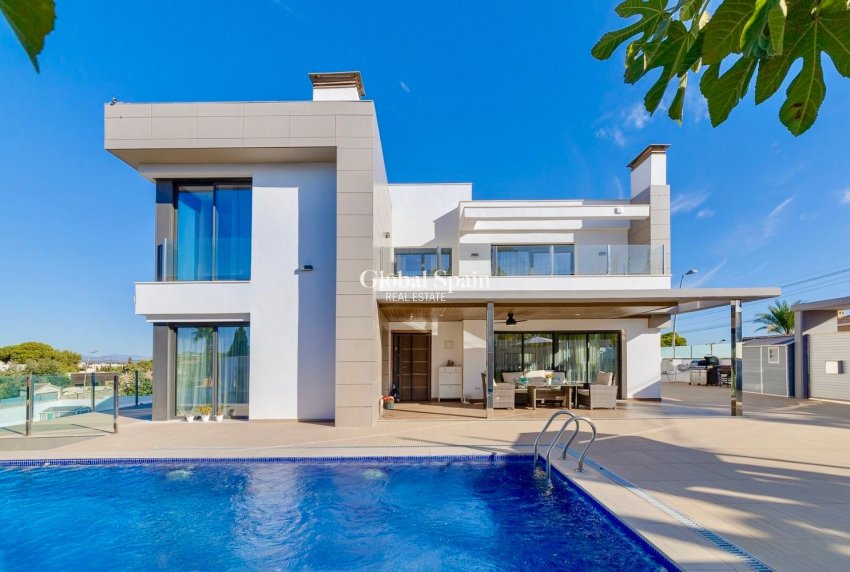 Wiederverkauf - VILLA -
TORREVIEJA - Costa Blanca